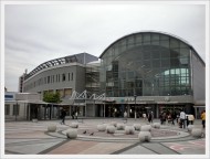 早朝のJR高松駅