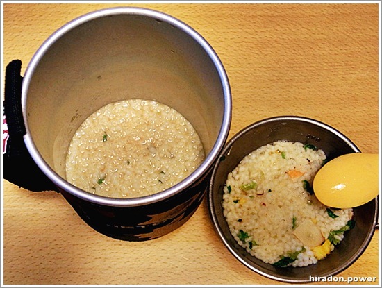 調理前(左)水から鍋炊き(右)お湯戻し